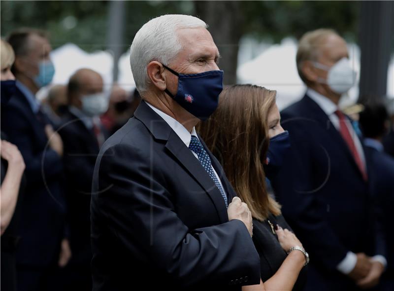 Pence se javno cijepio protiv covida-19