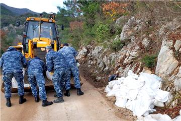 Vojska pomaže poplavljenim Kokorićima