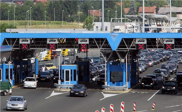 HAK reports queues of vehicles crossing border from Slovenia to Croatia