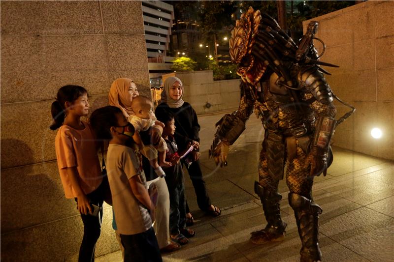 MALAYSIA CURIOSITIES COSTUME PREDATOR