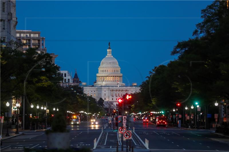 Novi paket pomoći američkom gospodarstvu vrijedan 900 milijardi dolara