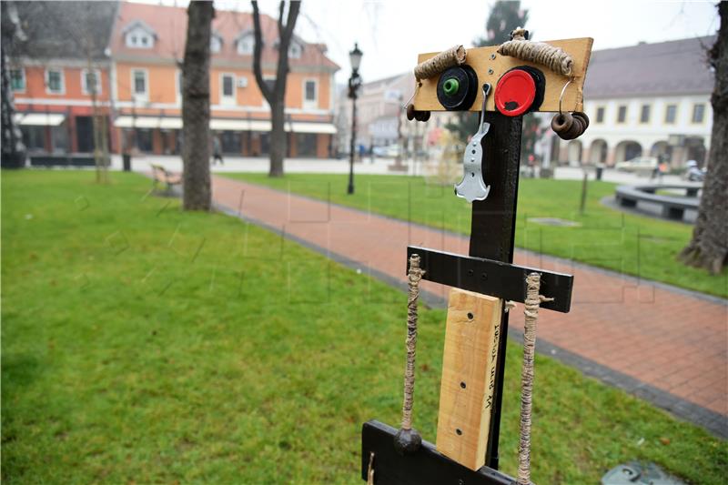 Vinkovci: Postavljena izložba lutaka