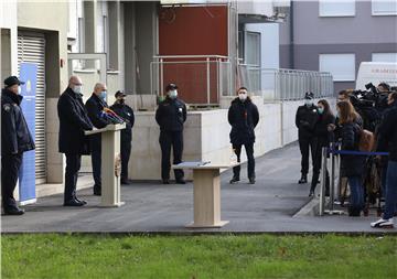 Policijskim službenicima uručeni ugovori o najmu i ključevi stanova