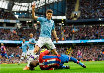 Manchester City nudi Stonesu novi ugovor