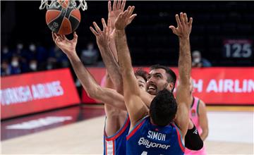 Euroliga: Simon solidan u pobjedi Efesa nad Barcelonom