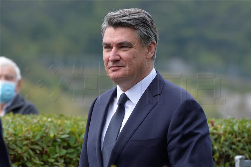 Predsjednik Milanović građanima čestitao Božić i Novu godinu