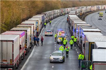 Francuski vatrogasci testirat će vozače kamiona na granici s Britanijom