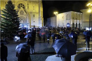 U večeri Badnjaka u zagrebačkoj Katedrali održano misno slavlje