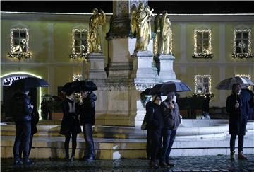 U večeri Badnjaka u zagrebačkoj Katedrali održano misno slavlje