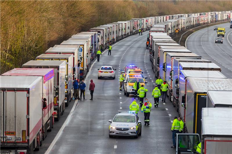 Tisuće kamiona napuštaju Dover na putu za Calais