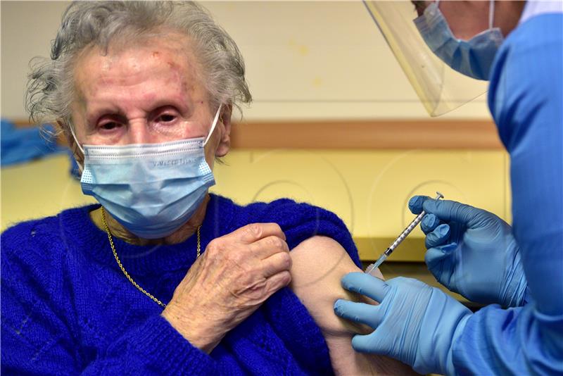 Vaccine rollout starts in Slovenia's senior homes