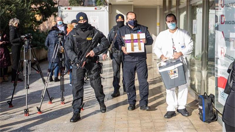 MUP-ove snage policije i Civilne zaštite isporučile cjepivo po županijama