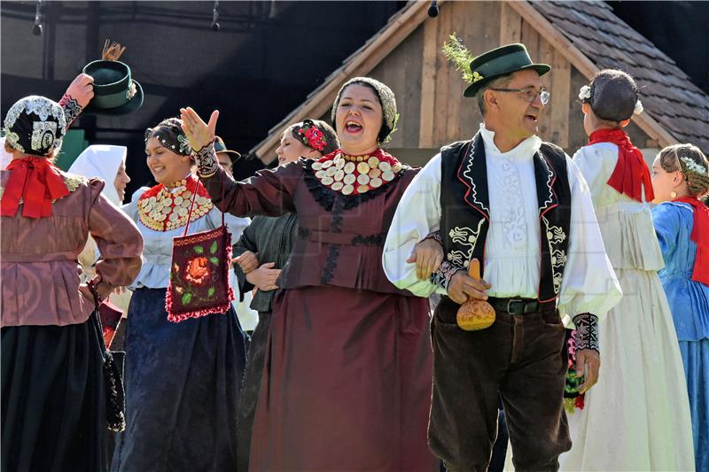 Online Zimska škola hrvatskog folklora 2021. 