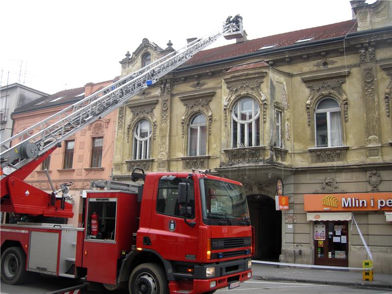 Vatrogasci saniraju posljedice potresa u Sisačko-moslavačkoj županiji