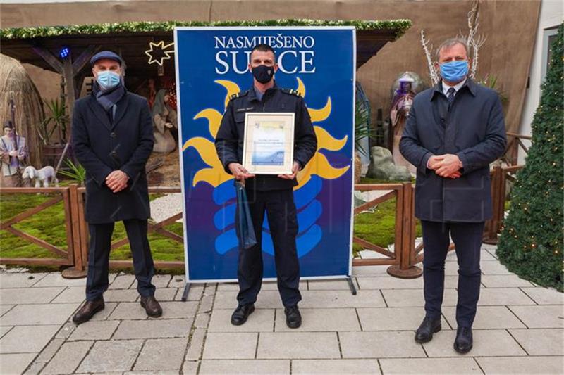 Zadarskim policajcima uručena nagrada "Nasmiješeno sunce" 2020