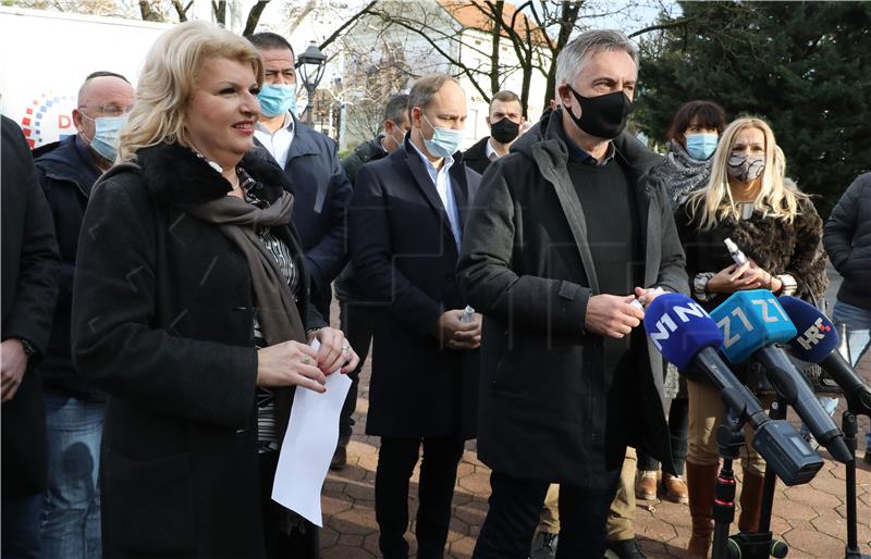 Miroslav Škoro i Zorica Gregurić djelili dezinfekcijska sredstva