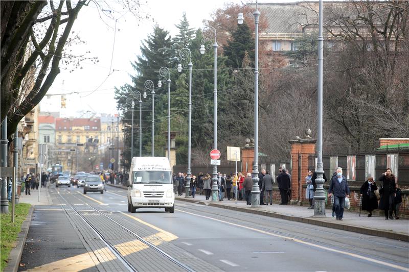 Nakon snažnog potresa, Zagrepčani na ulicama, premijer ide u Petrinju