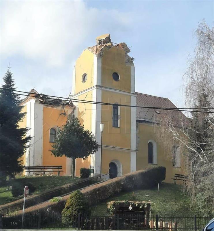 Croatian military helping Petrinja residents clear up earthquake damage