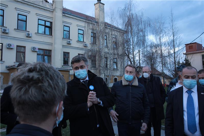 Plenković obišao sisačku bolnicu, transport pacijenata u zagrebačke bolnice