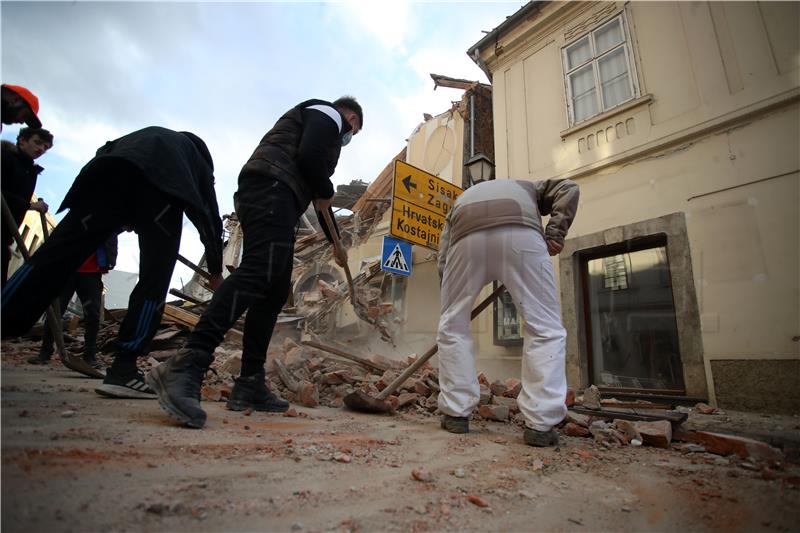 Trut: Woman found under rubble in Petrinja after quake