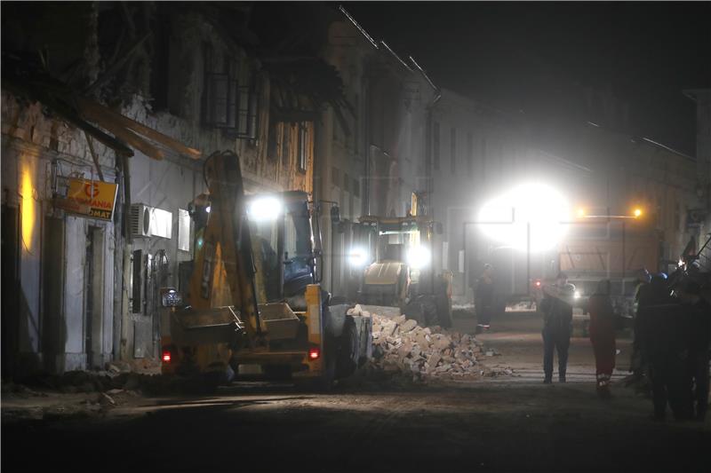 Petrinja po noći nakon potresa