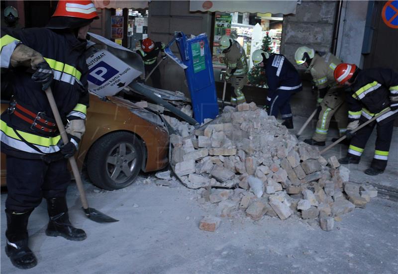 Neizvjesna noć pred stanovnicima Petrinje, Siska i drugih mjesta