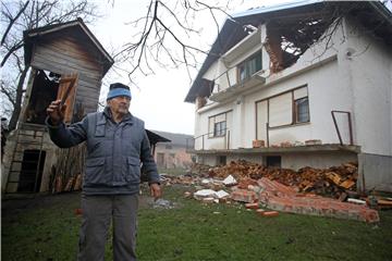 Srušena kuća u Majskim Poljanama