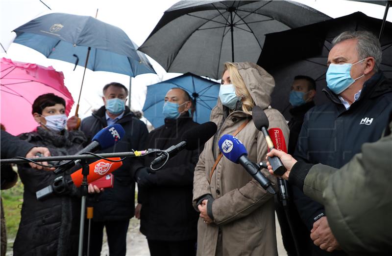 Prve montažne kućice stigle su u Glinu