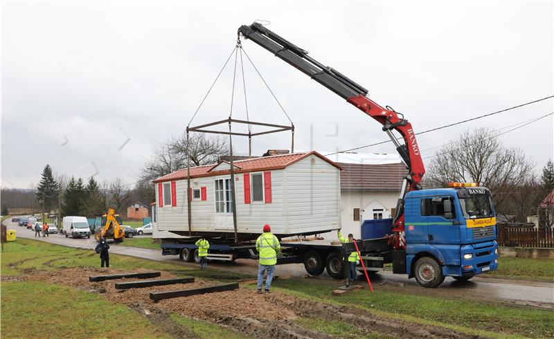 Postavljanje mobilnih kućica mještanima Novog sela glinskog