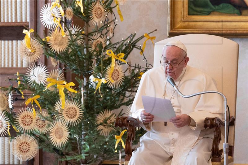 Papa Franjo zbog bolnog išijasa neće predvoditi liturgijsko slavlje