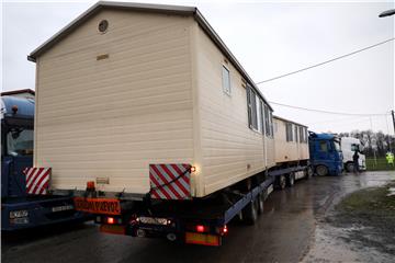 Hrvatska vojska postavlja kontejnere u selima u okolici Gline