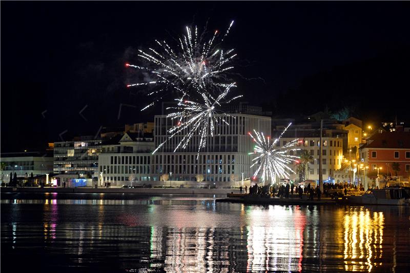 Doček Nove 2021. godine na Splitskim ulicama                           