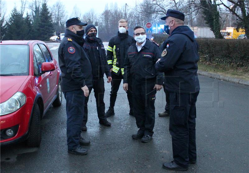 German firefighters deliver 110 t of firefighting, medical equipment to Sisak