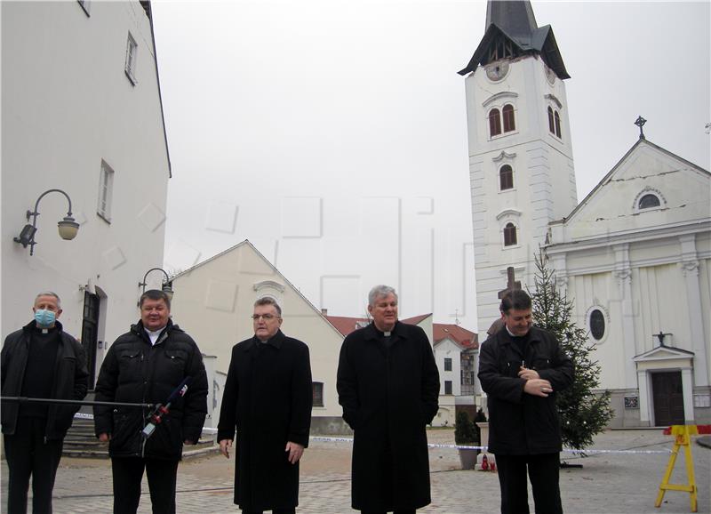 Kardinal Bozanić obišao oštećene crkve