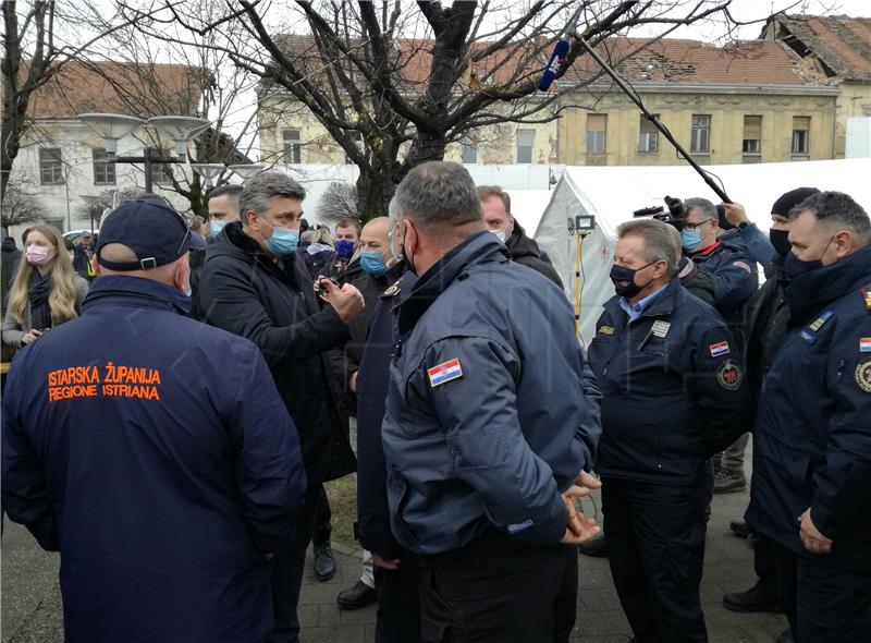 HVZ: Premijer Plenković pohvalio rad vatrogasaca