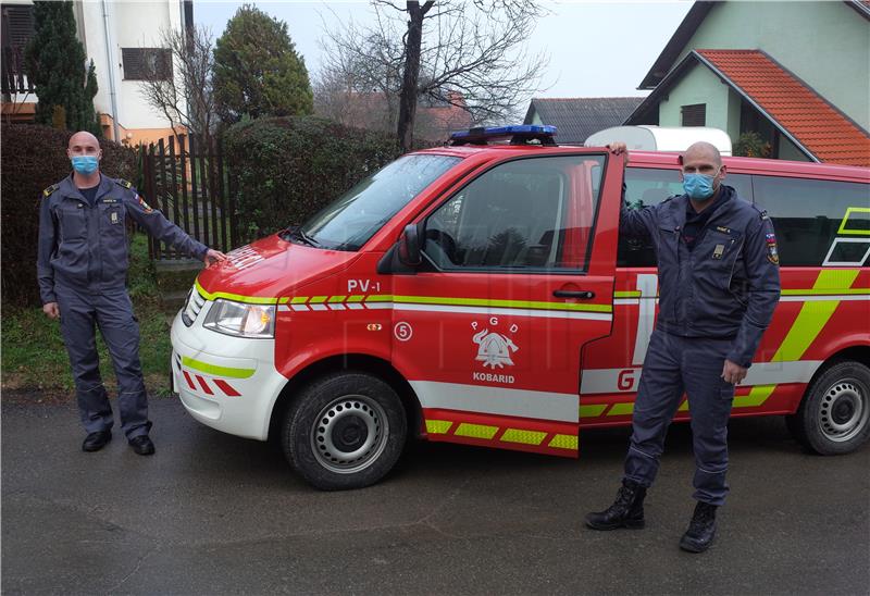 Slovenian firefighters helping Croats in quake-hit areas