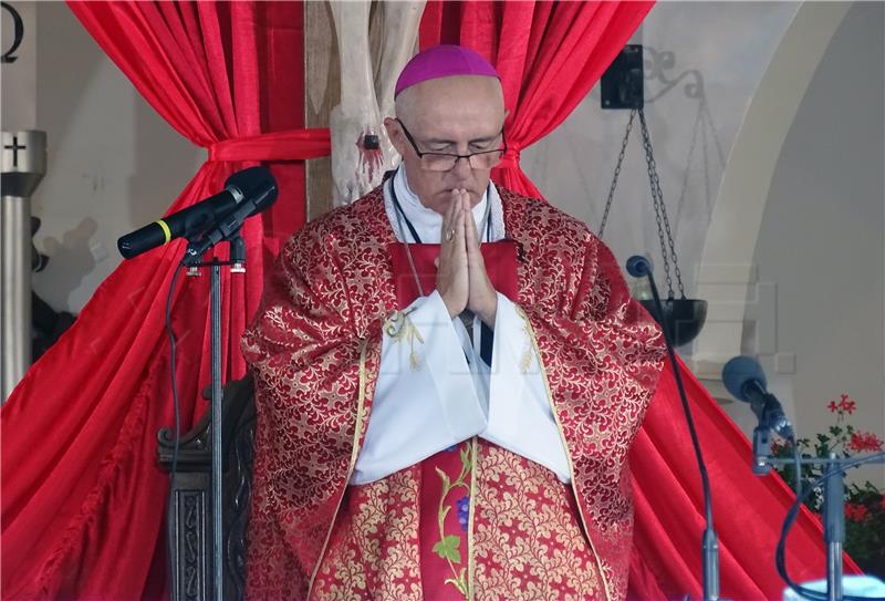 Apostolic nuncio visits quake-hit parts of Sisak Diocese