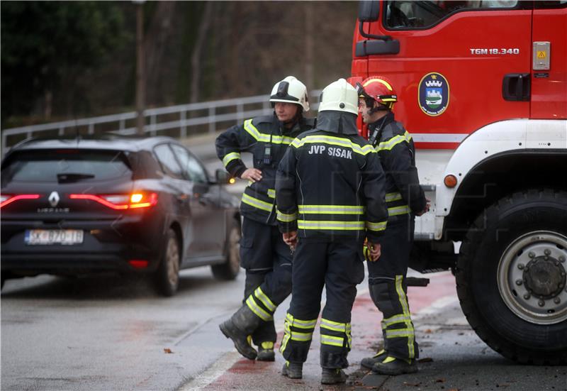 Pripreme za skidanje kape i tornja sisačke katedrale