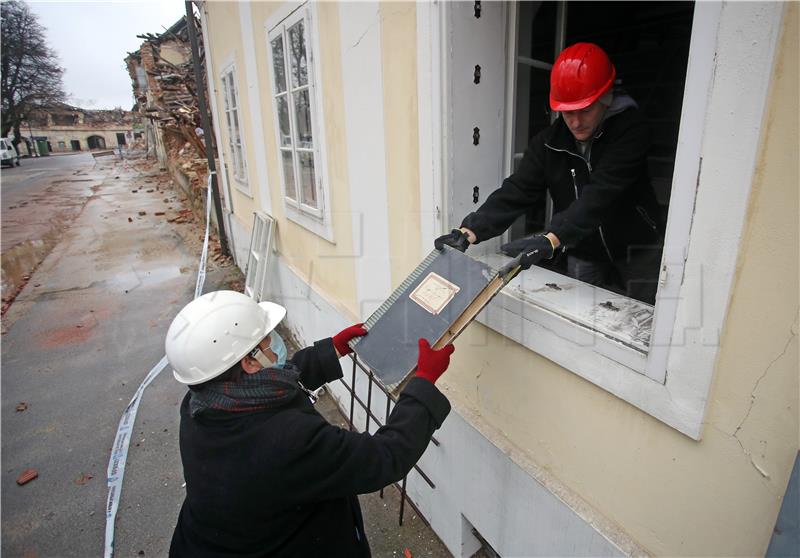 Spašavanje arhivske građe Državnog arhiva Sisak u Petrinji