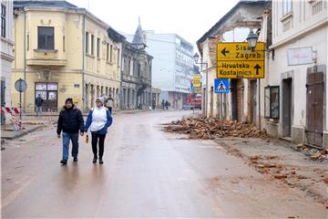 Iz zgrade vojarne u Petrinji na sigurno premješteno 338 osoba