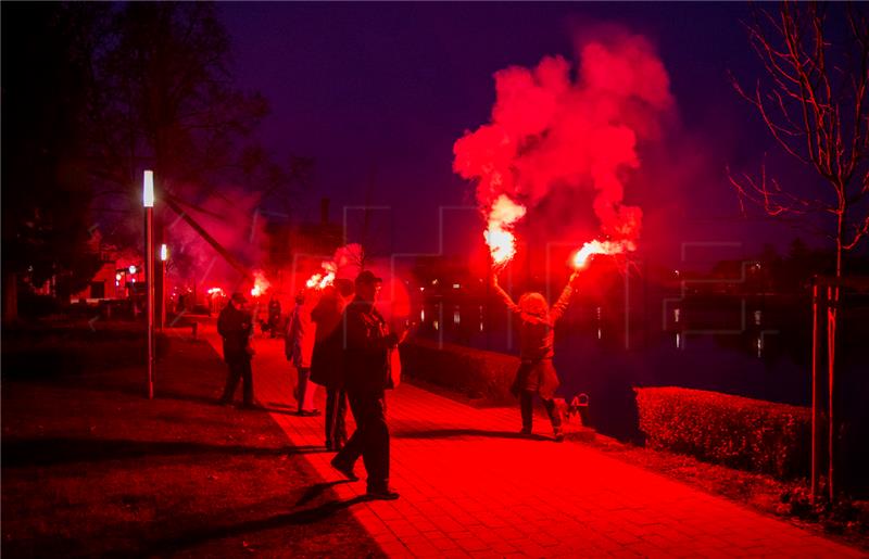 Siščani bakljama zahvalili na pomoći