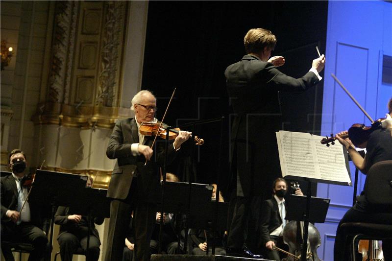 Riječki simfonijski orkestar izveo koncert "Zajc, Beethoven, Šostakovič: Prekretnice"