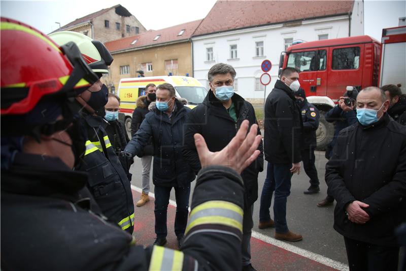  Skidanje tornja sisačke katedrale