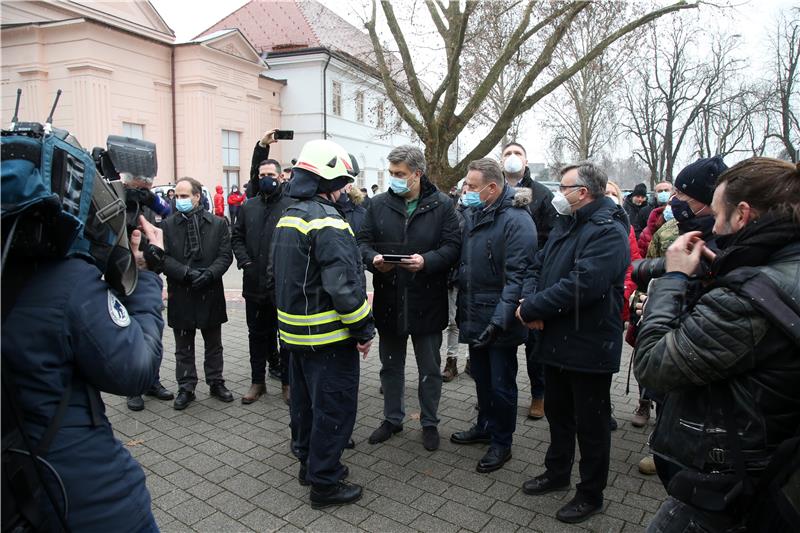  Skidanje tornja sisačke katedrale