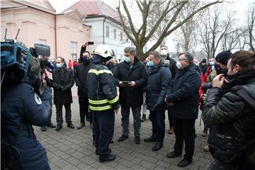  Skidanje tornja sisačke katedrale