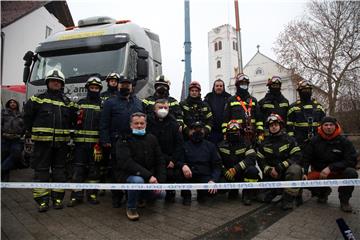  Skidanje tornja sisačke katedrale