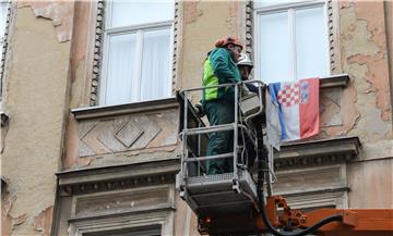 Vatrogasci pregledavaju oštećenja u Gundulićevoj ulici