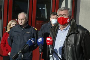 Rijeka: Gradonačelnik Rijeke Obersnel posjetio pripadnike javnih službi i volontere