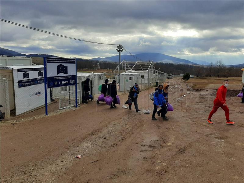 Most migrants accommodated in tents in northwest Bosnia