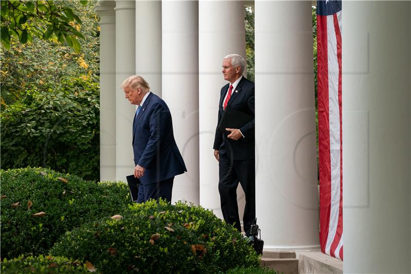 Trump i Pence imali su 'dobar razgovor' nakon prekida komunikacije